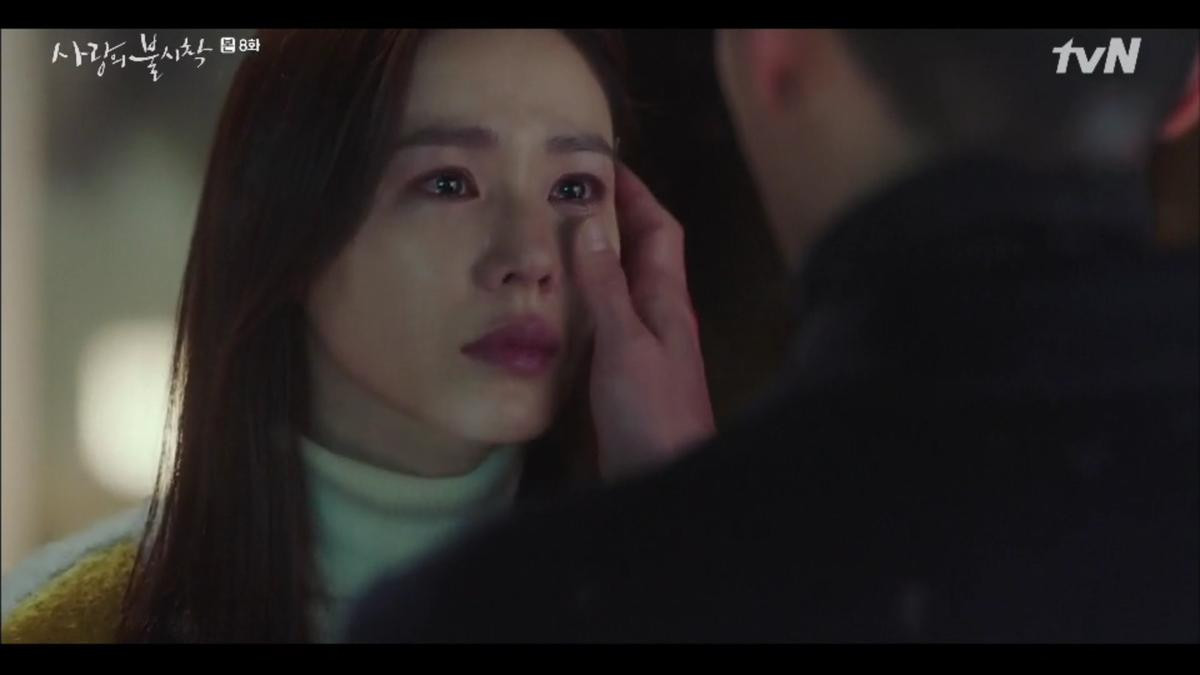 'Hạ cánh nơi anh' tập 8: Hyun Bin bàng hoàng vì Son Ye Jin bị bắn chết? Ảnh 12