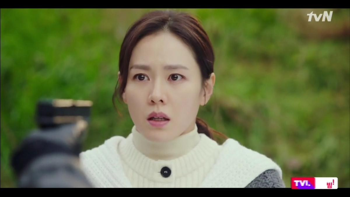 'Hạ cánh nơi anh' tập 8: Hyun Bin bàng hoàng vì Son Ye Jin bị bắn chết? Ảnh 24