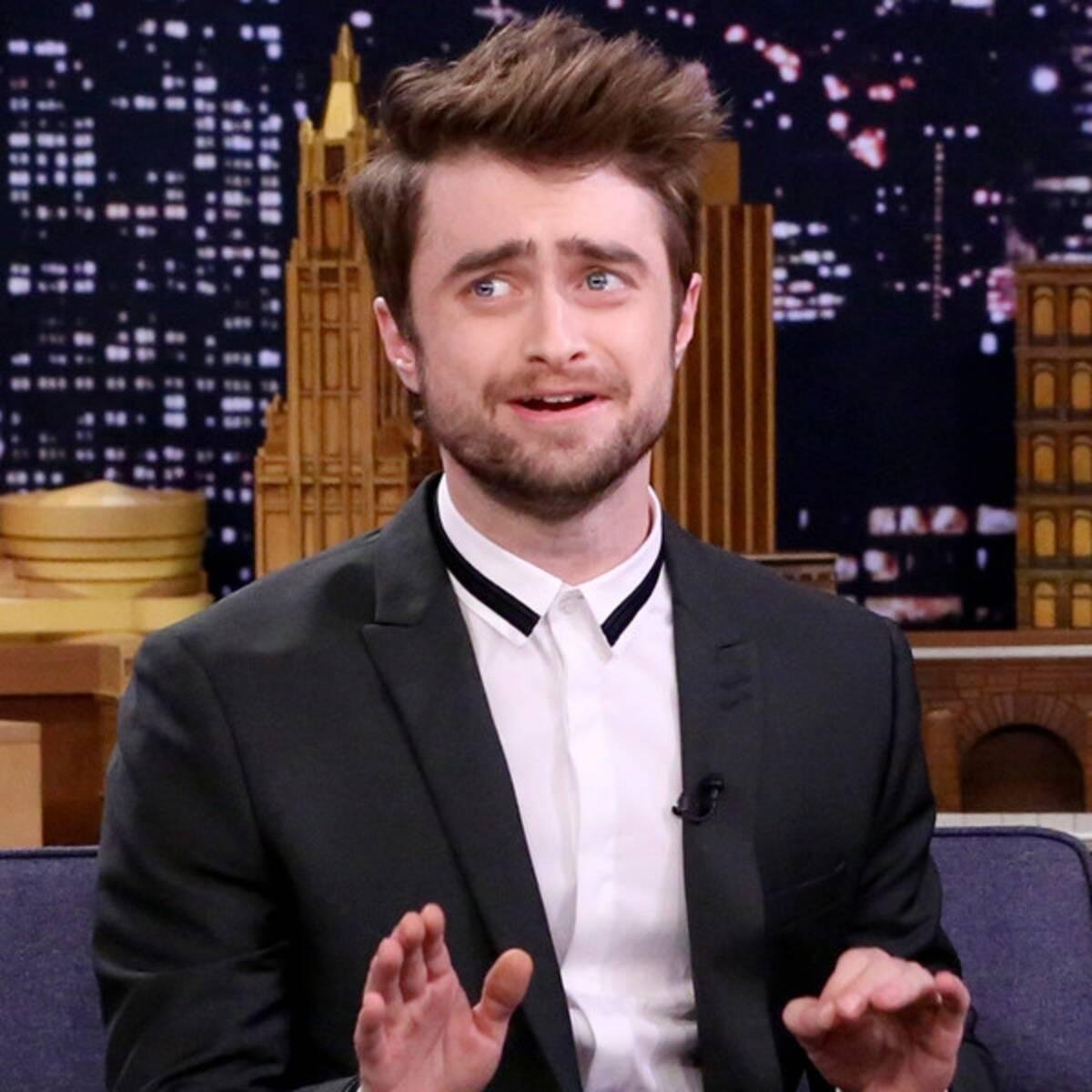 Hàng râu dài rậm của Daniel Radcliffe khiến người đi đường nhận nhầm là dân vô gia cư, cho 5 đô mua cà phê Ảnh 1