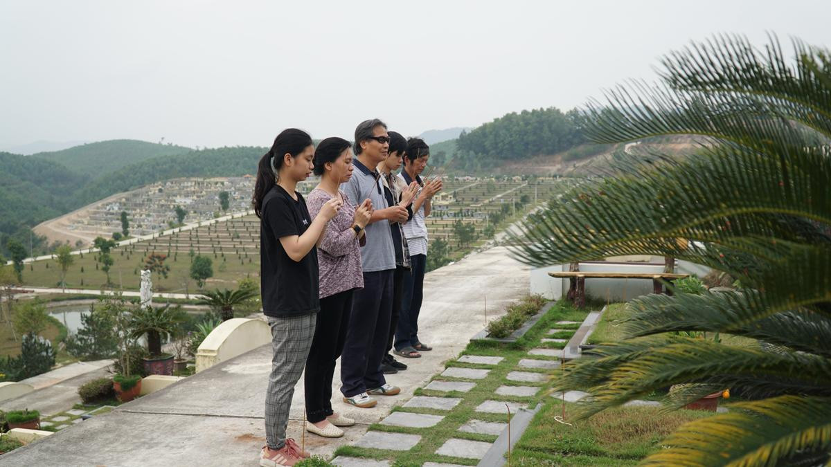 Người Hà Nội sắm đào quất đưa con cháu lên Hòa Bình tảo mộ, mời gia tiên về ăn Tết Ảnh 14