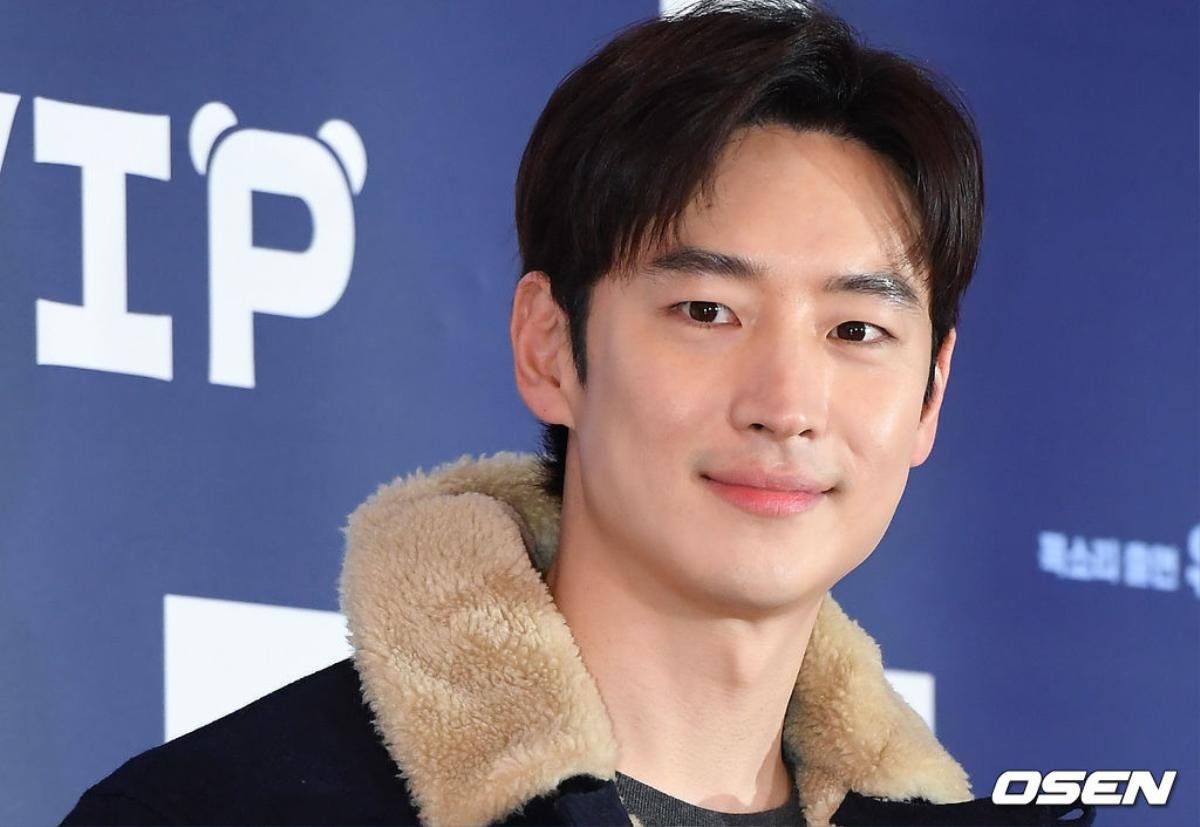 Lee Je Hoon, Choi Siwon - Son Naeun cùng loạt sao Hàn dự buổi công chiếu VIP phim của Kim Seo Hyung Ảnh 3