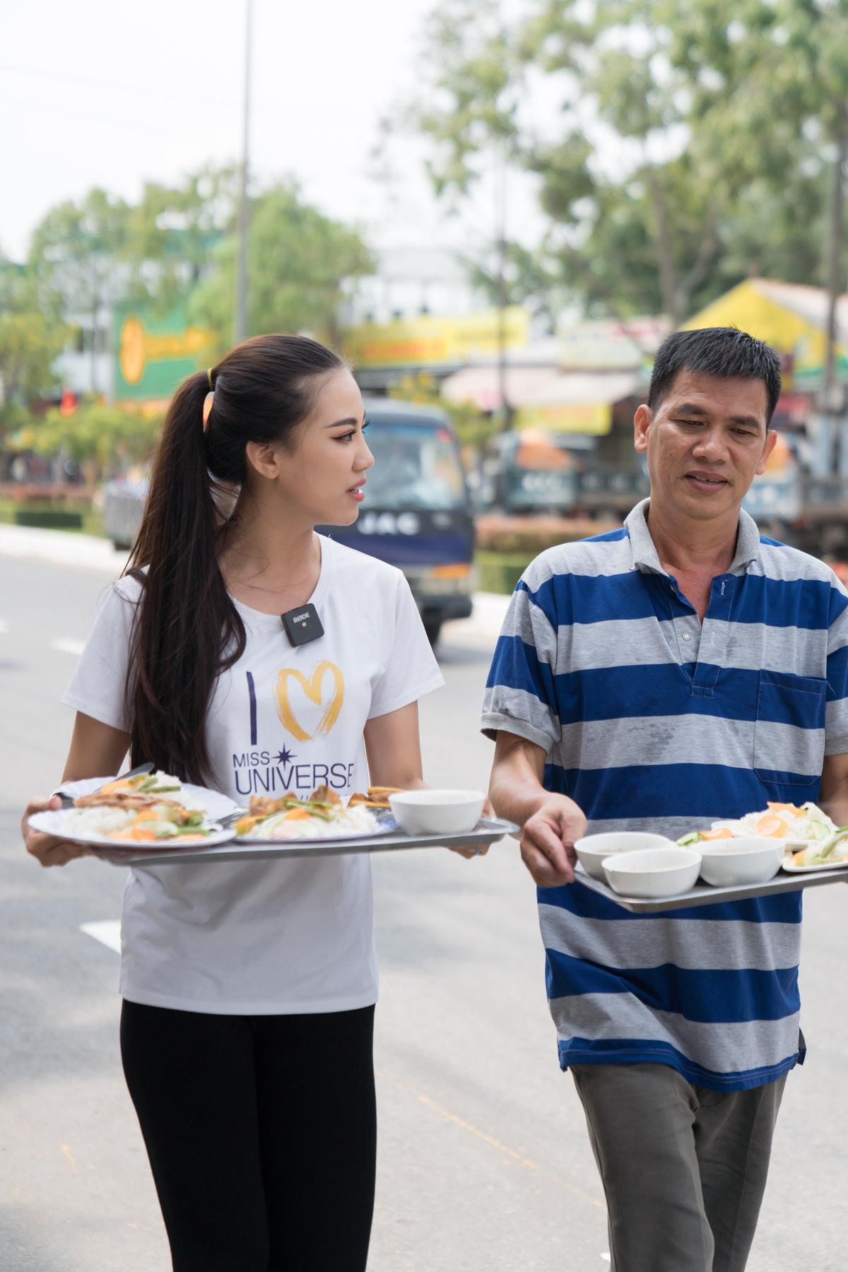 Á hậu Kim Duyên giúp bố mẹ bán cơm, fan trầm trồ ngắm cậu em trai chuẩn 'mỹ nam châu Á' Ảnh 5