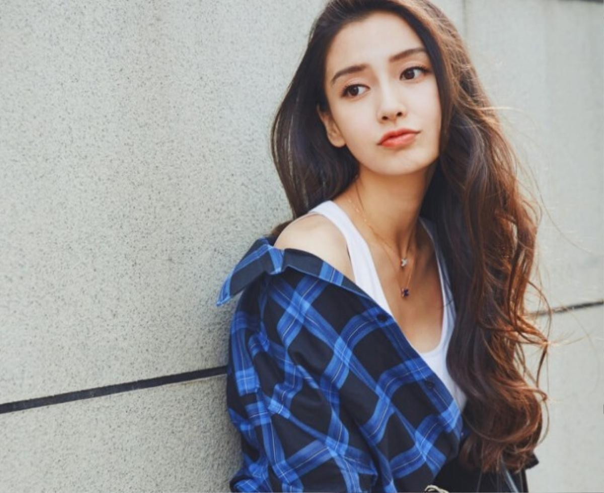 Angelababy bị lộ di chứng thẩm mỹ khi mũi bị vẹo lúc livestream? Ảnh 1