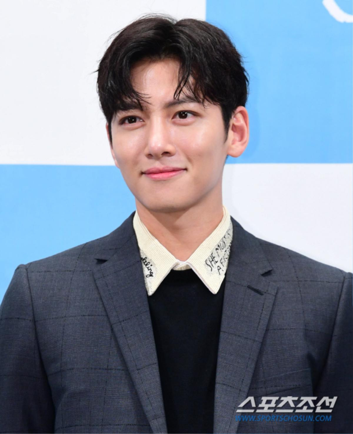 Hơn kém 12 tuổi, Ji Chang Wook - Kim Yoo Jung dự yêu đương trong phim của đạo diễn 'Mục sư nhiệt huyết' Ảnh 5