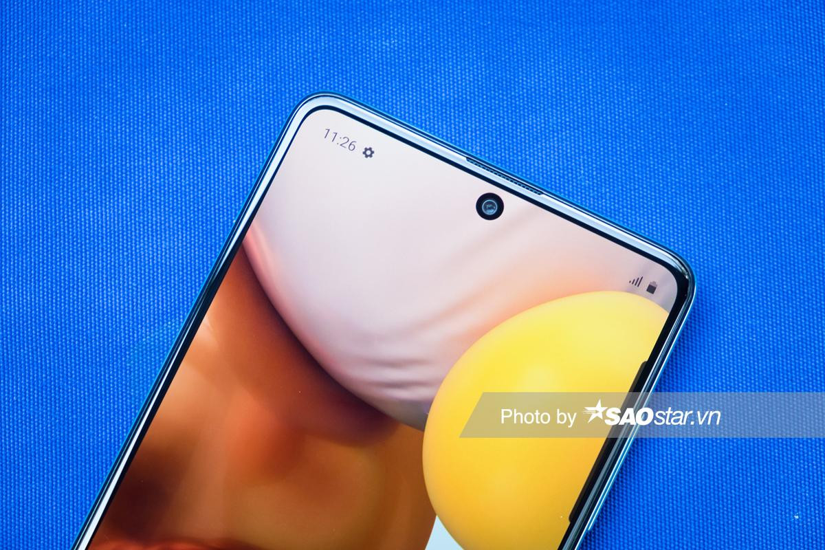 Cận cảnh Samsung Galaxy A71 vừa ra mắt ở VN: Thiết kế bóng bẩy, điểm nhấn ở cụm 4 camera sau Ảnh 2