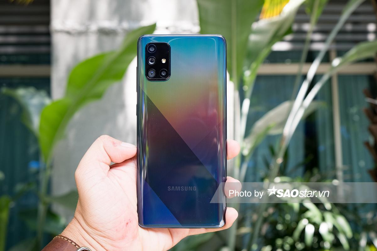 Cận cảnh Samsung Galaxy A71 vừa ra mắt ở VN: Thiết kế bóng bẩy, điểm nhấn ở cụm 4 camera sau Ảnh 4