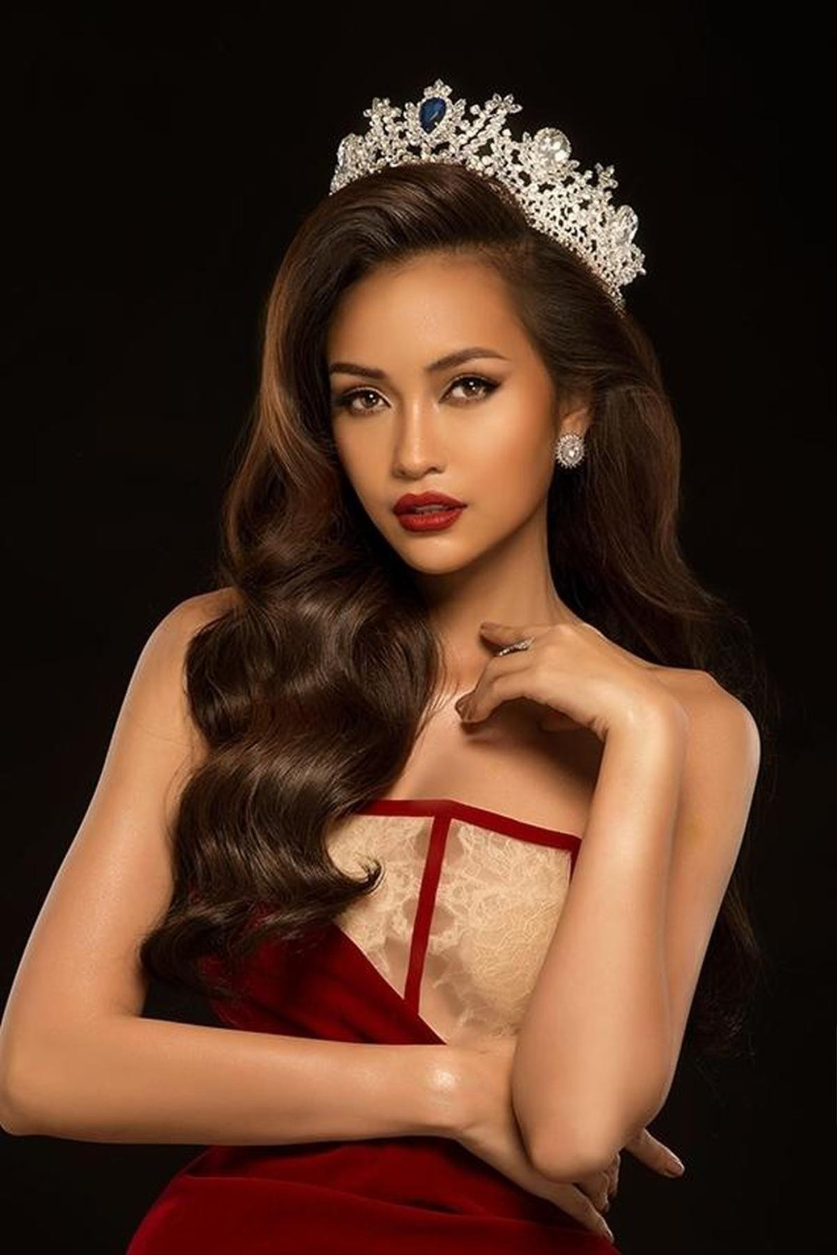 Hoàng Thùy - Lương Thùy Linh - Tường San - Ngọc Châu đồng loạt trượt Top 25 Timeless Beauty 2019 Ảnh 6