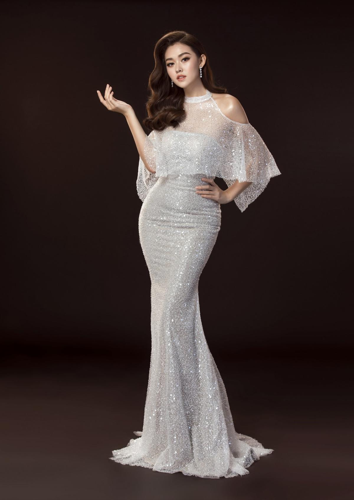 Hoàng Thùy - Lương Thùy Linh - Tường San - Ngọc Châu đồng loạt trượt Top 25 Timeless Beauty 2019 Ảnh 7