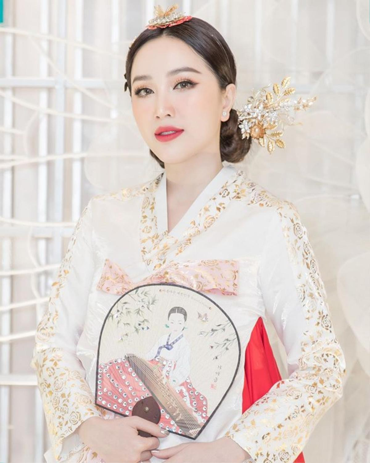 Bảo Thy diện hanbok, khoe vẻ đẹp quên tuổi tác sau khi lấy chồng Ảnh 3