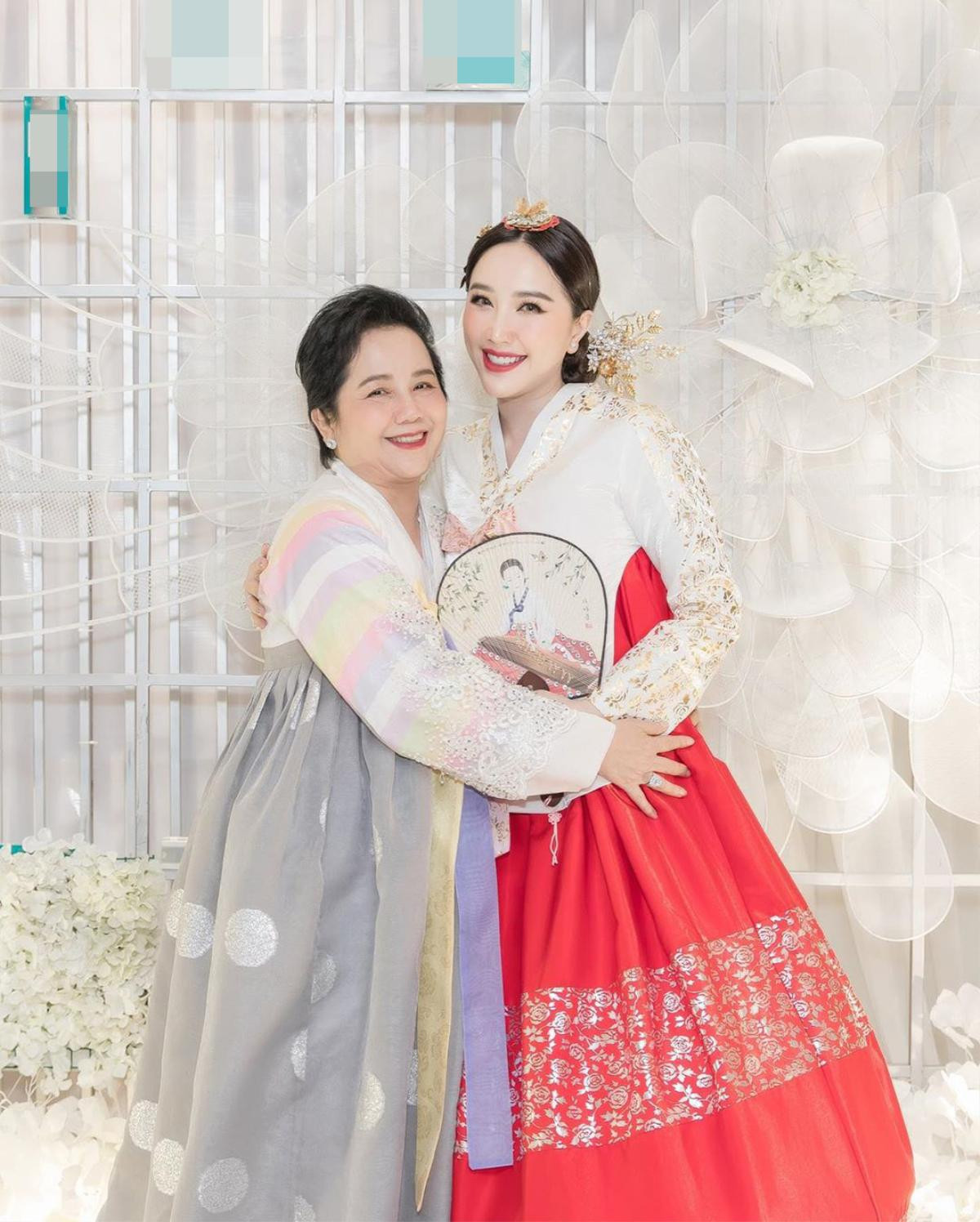 Bảo Thy diện hanbok, khoe vẻ đẹp quên tuổi tác sau khi lấy chồng Ảnh 7