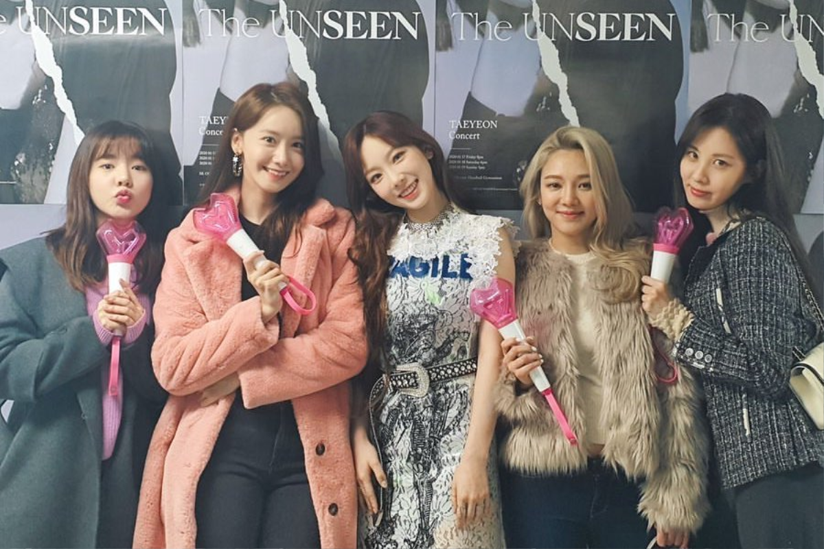 Các thành viên SNSD góp mặt tại concert của Taeyeon, fan xao xuyến câu chuyện 'Soshibond' Ảnh 2