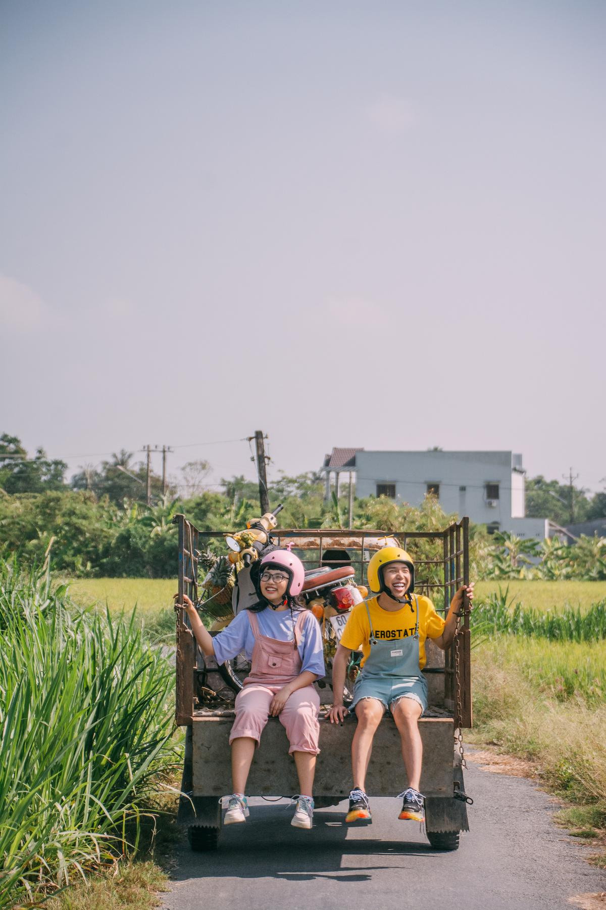 Phương Mỹ Chi lần đầu chia sẻ việc bị nôn mửa, bỏng chân trong quá trình thực hiện MV Đường về quê Ảnh 12