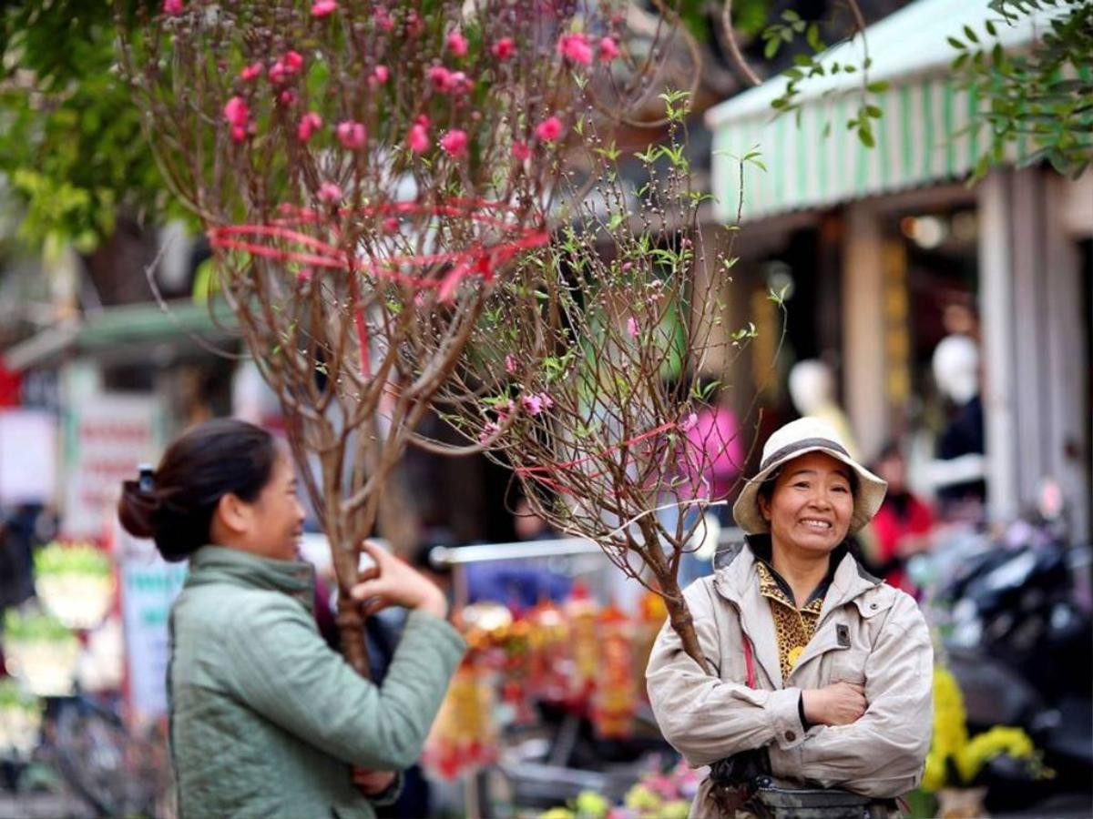 Đến hẹn lại lên, Ngọc Trinh về nơi chôn rau cắt rốn tiếp tục hành trình trao tết yêu thương Ảnh 3