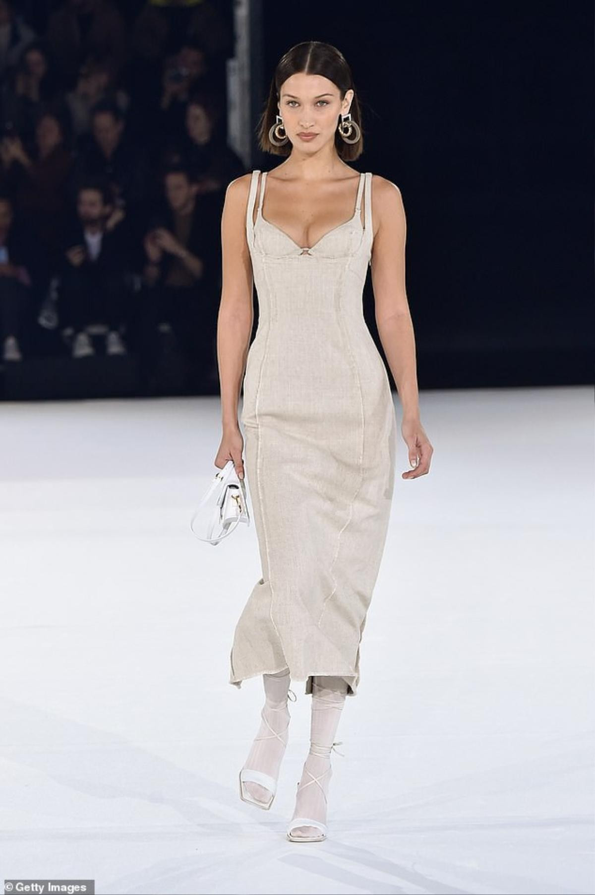 Chị em nhà Hadid gây sốt với thân hình nóng bỏng tại show Jacquemus Ảnh 3