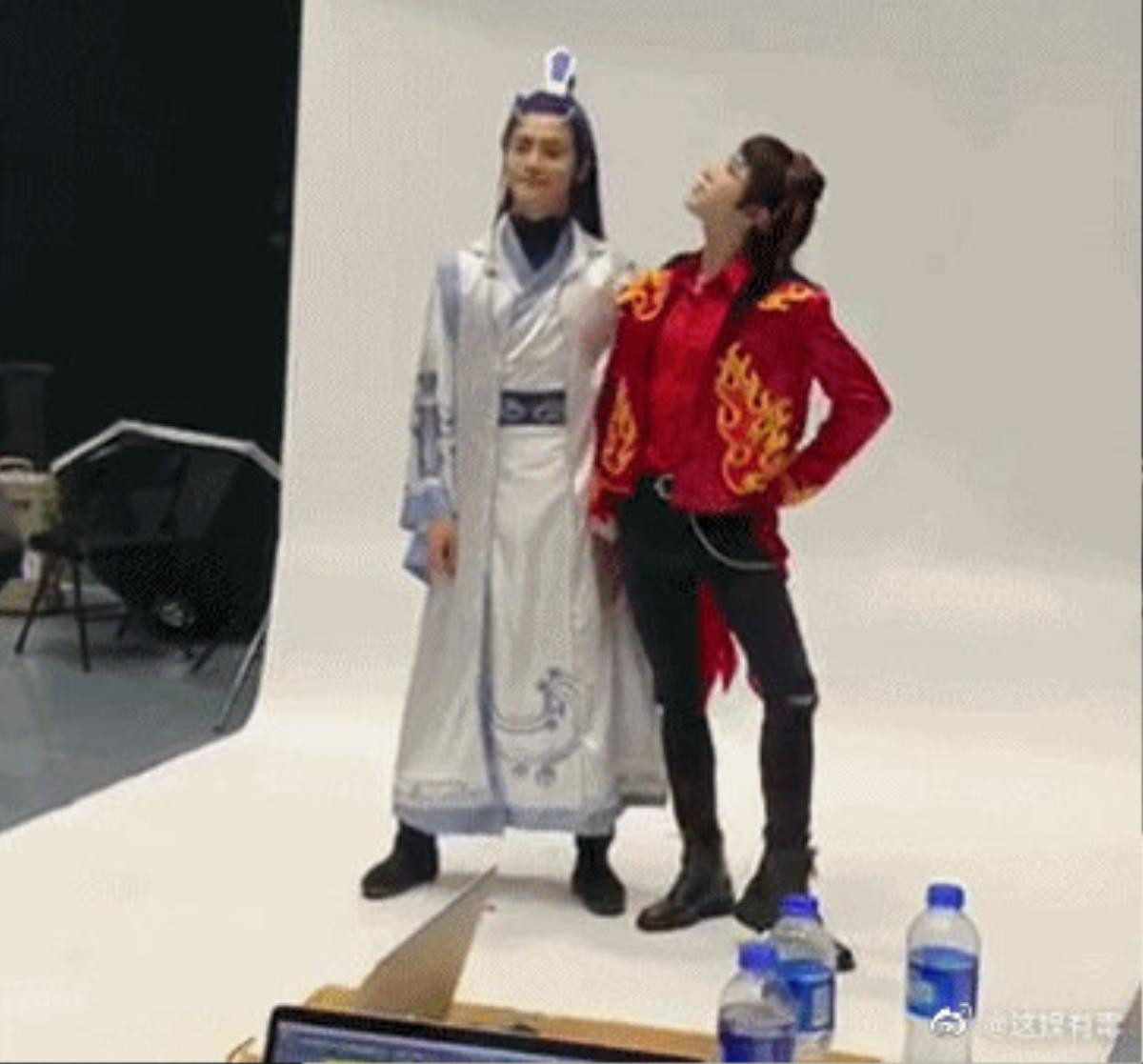 'Vương bài đối vương bài': Hình ảnh Mã Thiên Vũ - Hoa Thần Vũ cosplay Ngao Bính - Na Tra khiến dân mạng có một phen cười nghiêng ngã Ảnh 4