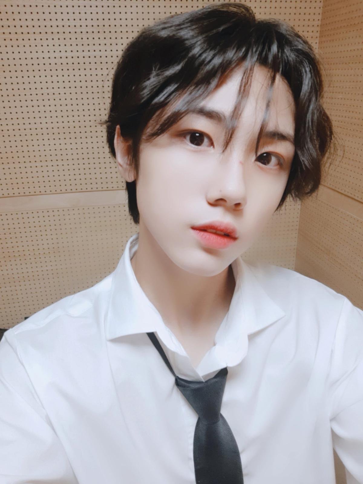 Starship ra mắt nhóm nam tân binh 7 thành viên: Lộ diện dung nhan 2 tiểu mỹ nam, Kang Min Hee - Song Hyung Jun và dàn TTS 'Produce X 101'? Ảnh 5