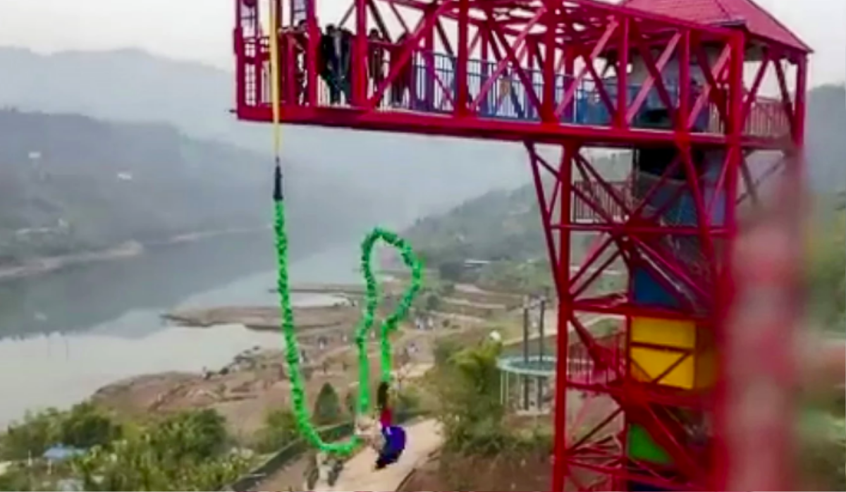 Công viên giải trí Trung Quốc ép lợn nhảy bungee mừng khai trương gây phẫn nộ Ảnh 3