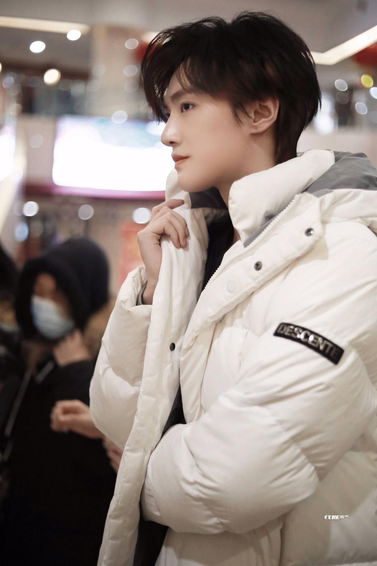 Lộ ảnh của TFBOYS, Tiêu Chiến, Lý Hiện cùng loạt sao tại buổi diễn tập 'Đêm hội mùa xuân CCTV 2020' Ảnh 43