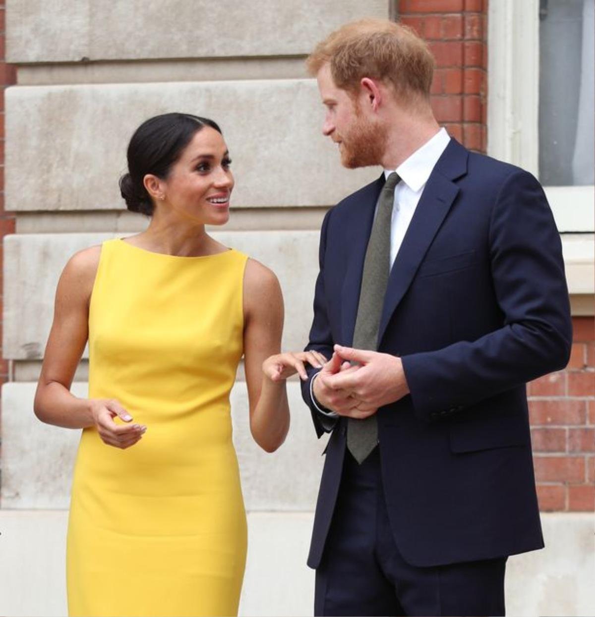 Sau khi rời hoàng gia, Harry và Meghan có thể kiếm được hàng triệu đô từ tài khoản mạng xã hội Ảnh 3