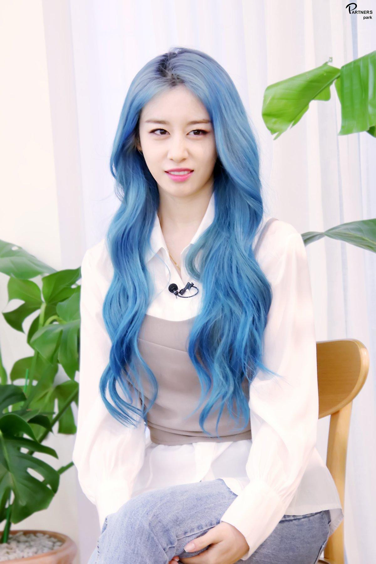 Park Ji Yeon (T-ARA) hóa công chúa Disney bản thực khiến dân tình bấn loạn Ảnh 28