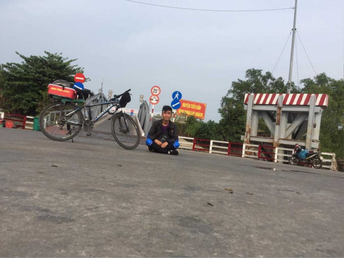 Nam sinh đạp xe hơn 300 km về quê ăn tết Ảnh 2