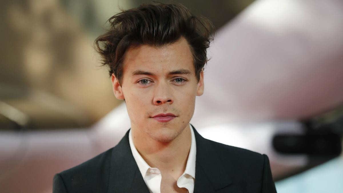 Harry Styles chấn động khi bất ngờ bị tấn công tại Anh, đưa hết tiền mặt để thoát thân! Ảnh 1