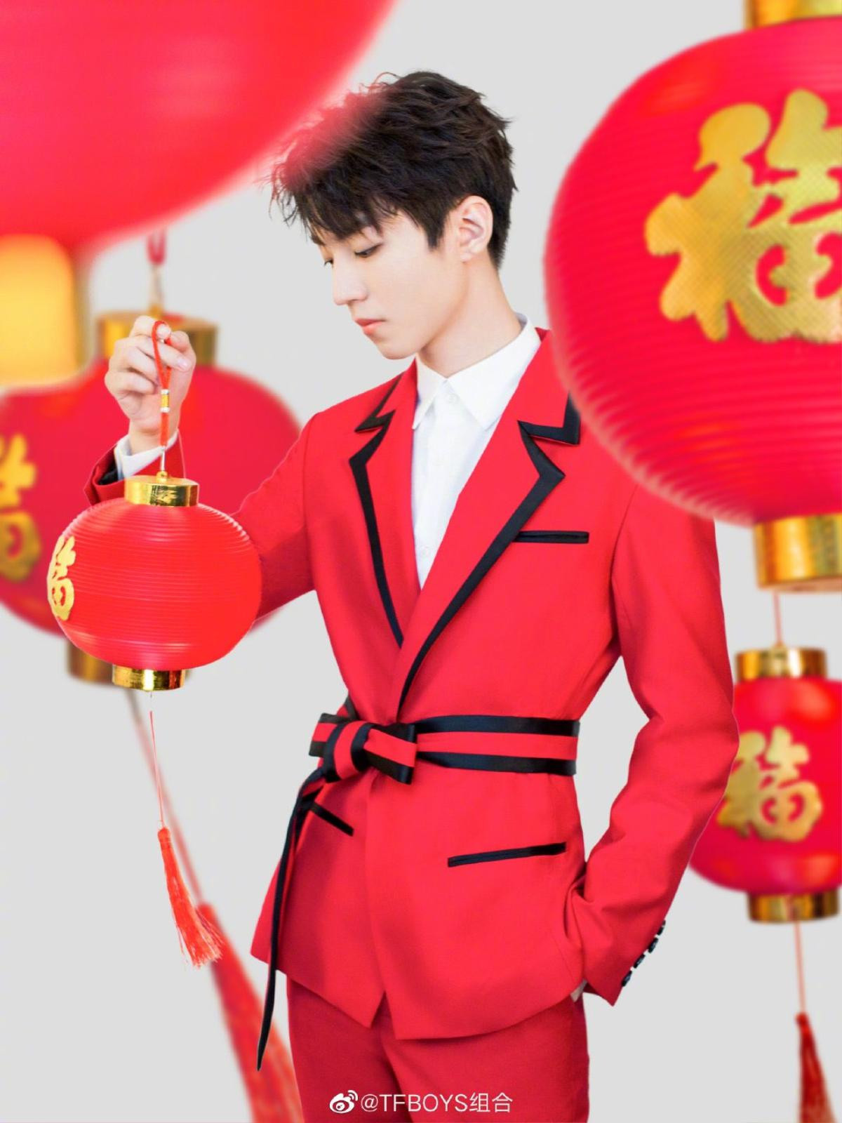 Bộ ảnh đẹp lung linh của TFBOYS, Tiêu Chiến, Dương Tử cùng loạt sao Cbiz tại 'Xuân Vãn CCTV 2020' Ảnh 2