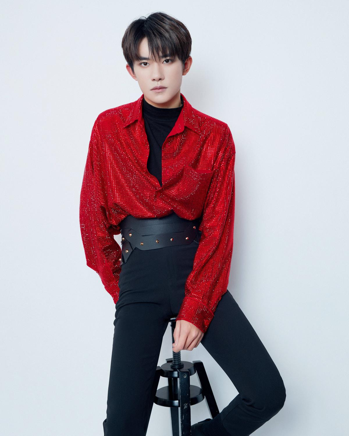 Rúng động trước bộ ảnh đỏ rực của 3 hoàng tử TFBOYS tại 'Xuân Vãn CCTV 2020' Ảnh 27