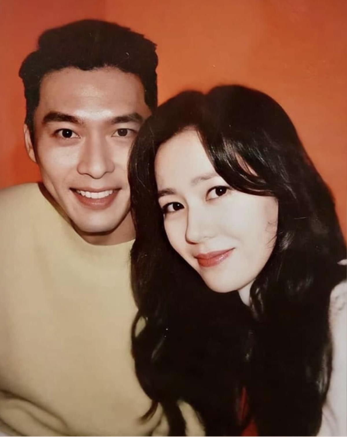 Ảnh selfie trông như người yêu thật của Son Ye Jin - Hyun Bin gây sốt Mùng 1 Tết! Ảnh 2