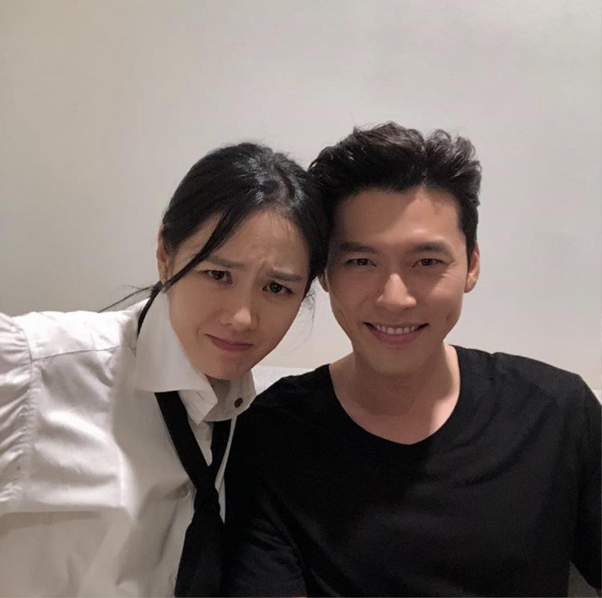 Ảnh selfie trông như người yêu thật của Son Ye Jin - Hyun Bin gây sốt Mùng 1 Tết! Ảnh 4