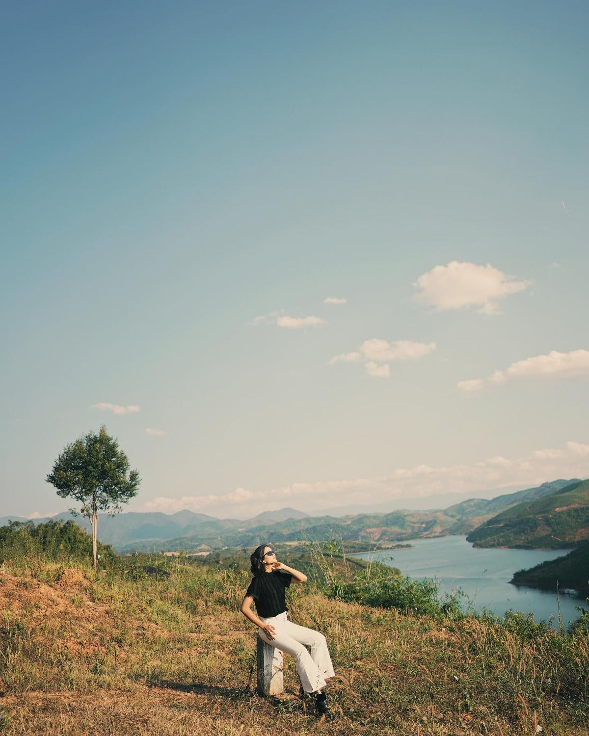 H'Hen Niê đăng ảnh một mình ngày Tết nhưng lại 'gọi hồn' Đen Vâu vì điều này! Ảnh 5