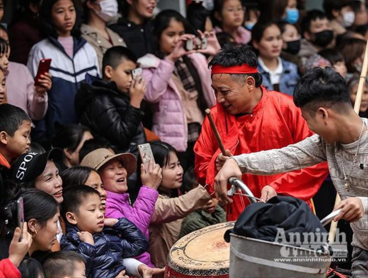 Đầu xuân xem người đội trâu rơm đi cày, trai giả gái tung trấu gieo mạ Ảnh 14