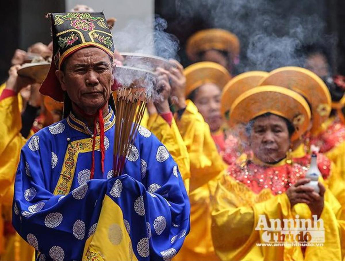 Đầu xuân xem người đội trâu rơm đi cày, trai giả gái tung trấu gieo mạ Ảnh 6