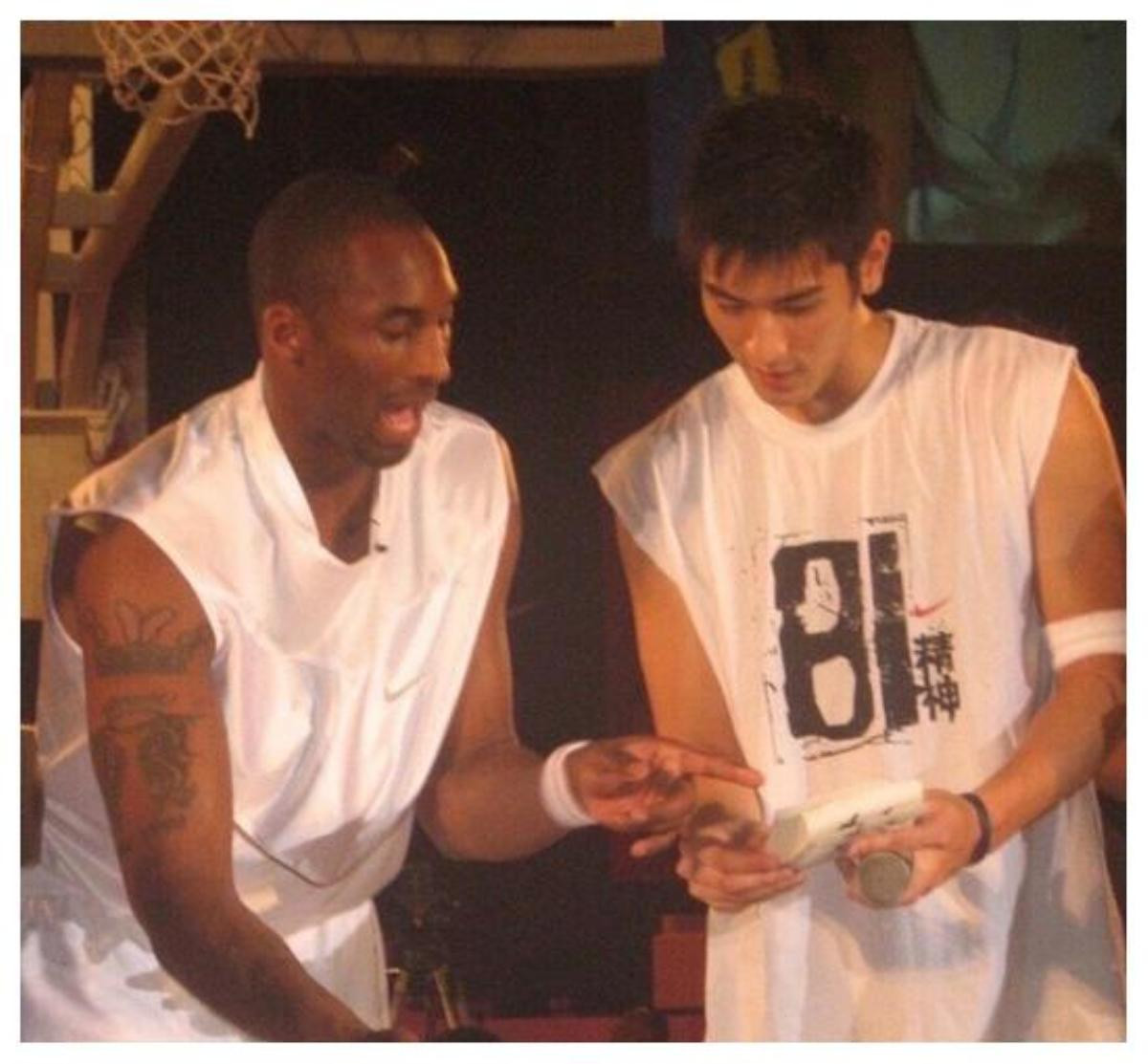 Bức ảnh Kobe Bryant và Cao Dĩ Tường chụp với nhau gây xúc động: Hy vọng cùng Cát Triết lập đội bóng rổ thiên đường mạnh nhất Ảnh 5