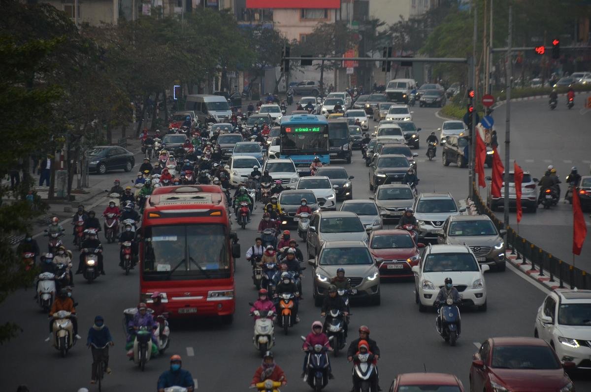 Ngày đầu tiên đi làm năm Canh Tý: Giao thông Hà Nội thông thoáng đến bất ngờ Ảnh 1