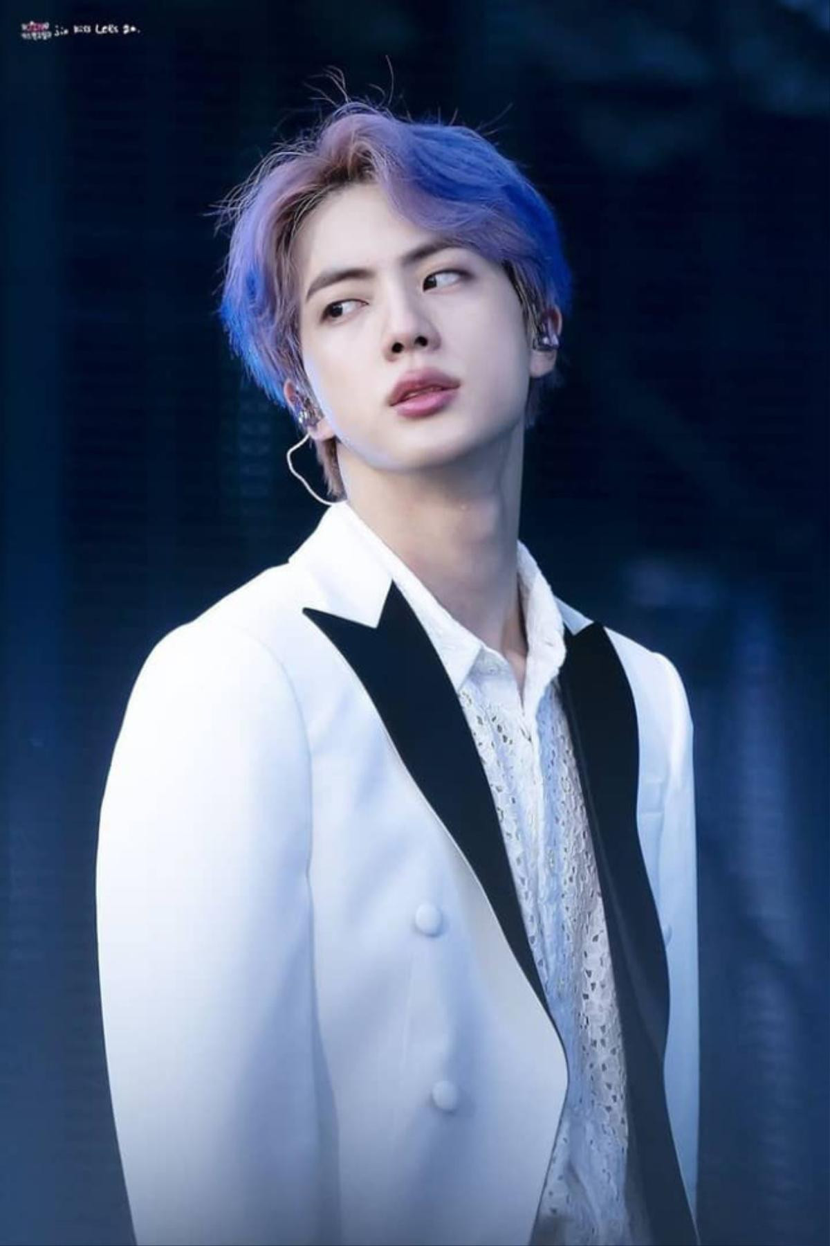 Jin (BTS) nhận được cúp 'Gương mặt điêu khắc đẹp trai nhất thế giới' Ảnh 1