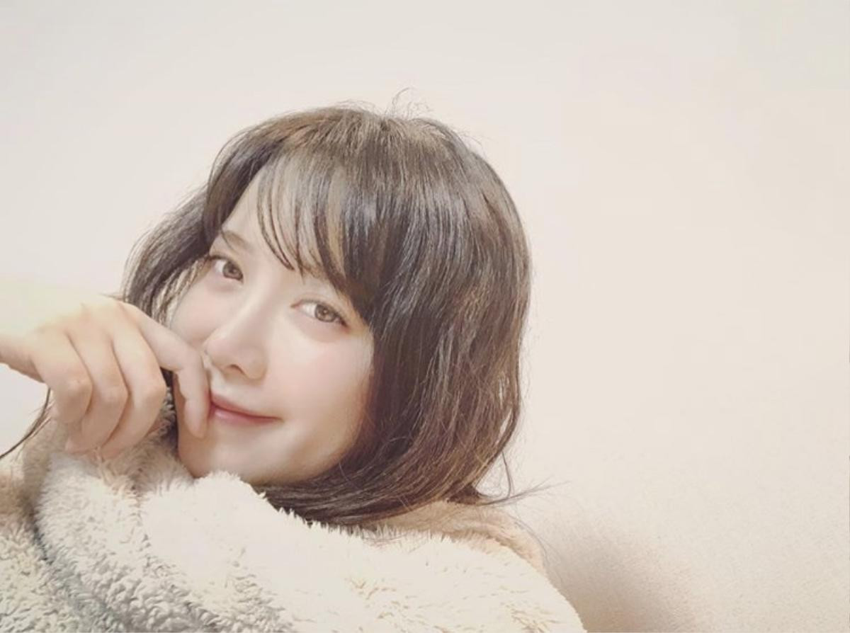 Goo Hye Sun bỏ sang Anh du học, Ahn Jae Hyun khoe ảnh chứng minh hồi 20 tuổi Ảnh 3