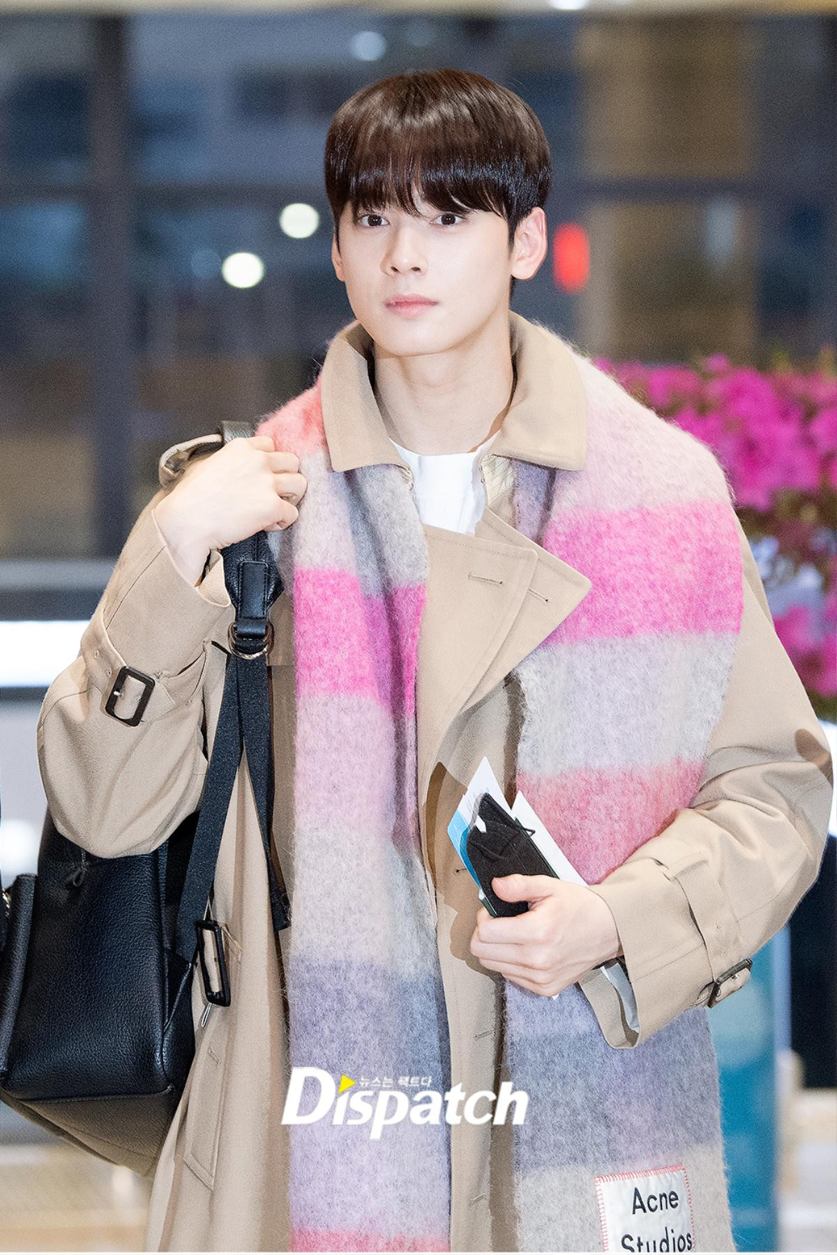 Knet sốc khi Cha Eun Woo (ASTRO) hóa thiên thần, bừng sáng ở sân bay giữa đại dịch virus corona Ảnh 8