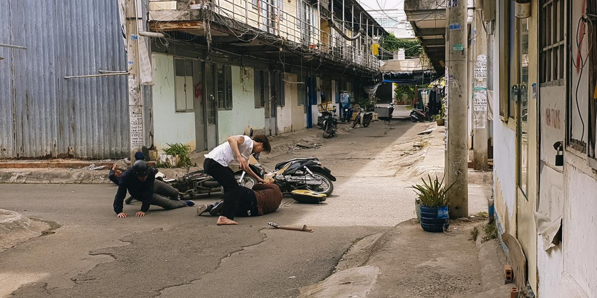 Bố già tập cuối: Nghẹn ngào nước mắt người cha trong niềm hối hận tột cùng, đoạn kết gây choáng Ảnh 4