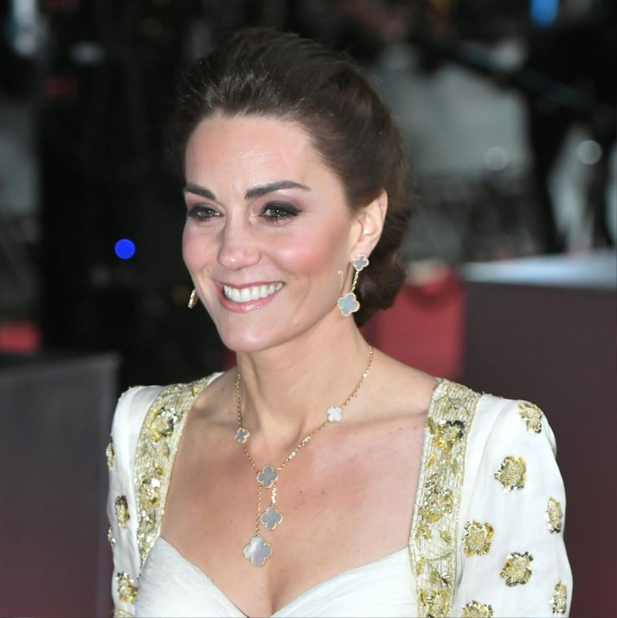 Là công nương nhưng vẫn tiết kiệm, Kate Middleton mặc lại váy từ năm 2012 đến BAFTAs 2020 Ảnh 1