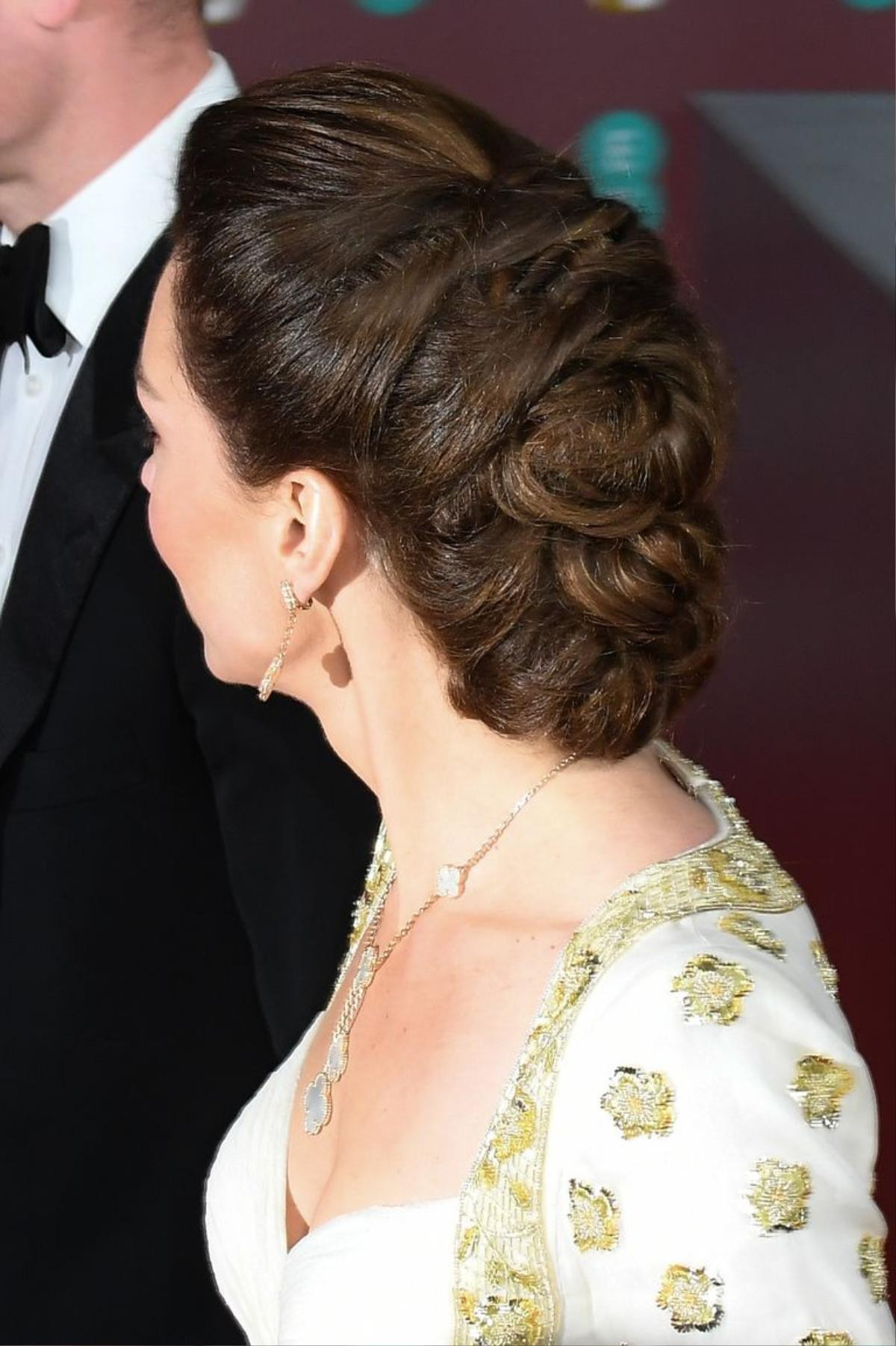 Là công nương nhưng vẫn tiết kiệm, Kate Middleton mặc lại váy từ năm 2012 đến BAFTAs 2020 Ảnh 6