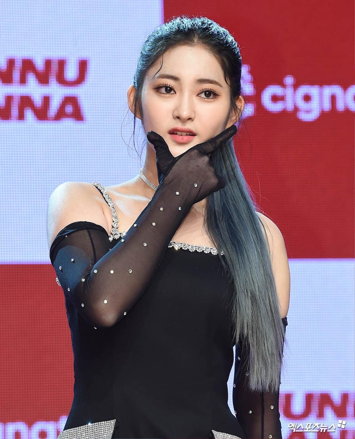 Nữ tân binh Kpop được gọi là 'tiểu Tzuyu (TWICE)', Knet mỉa mai: 'Giống Jihyo hơn' Ảnh 7