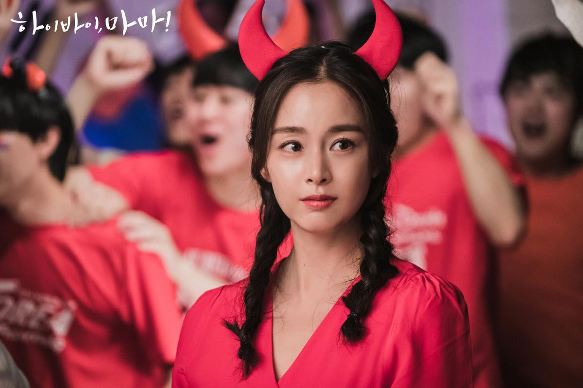 Kim Tae Hee khiến khán giả ngỡ ngàng vì nhan sắc trẻ đẹp trong loạt hình ảnh đầu tiên của drama sắp lên sóng 'Hi Bye Mama' Ảnh 1