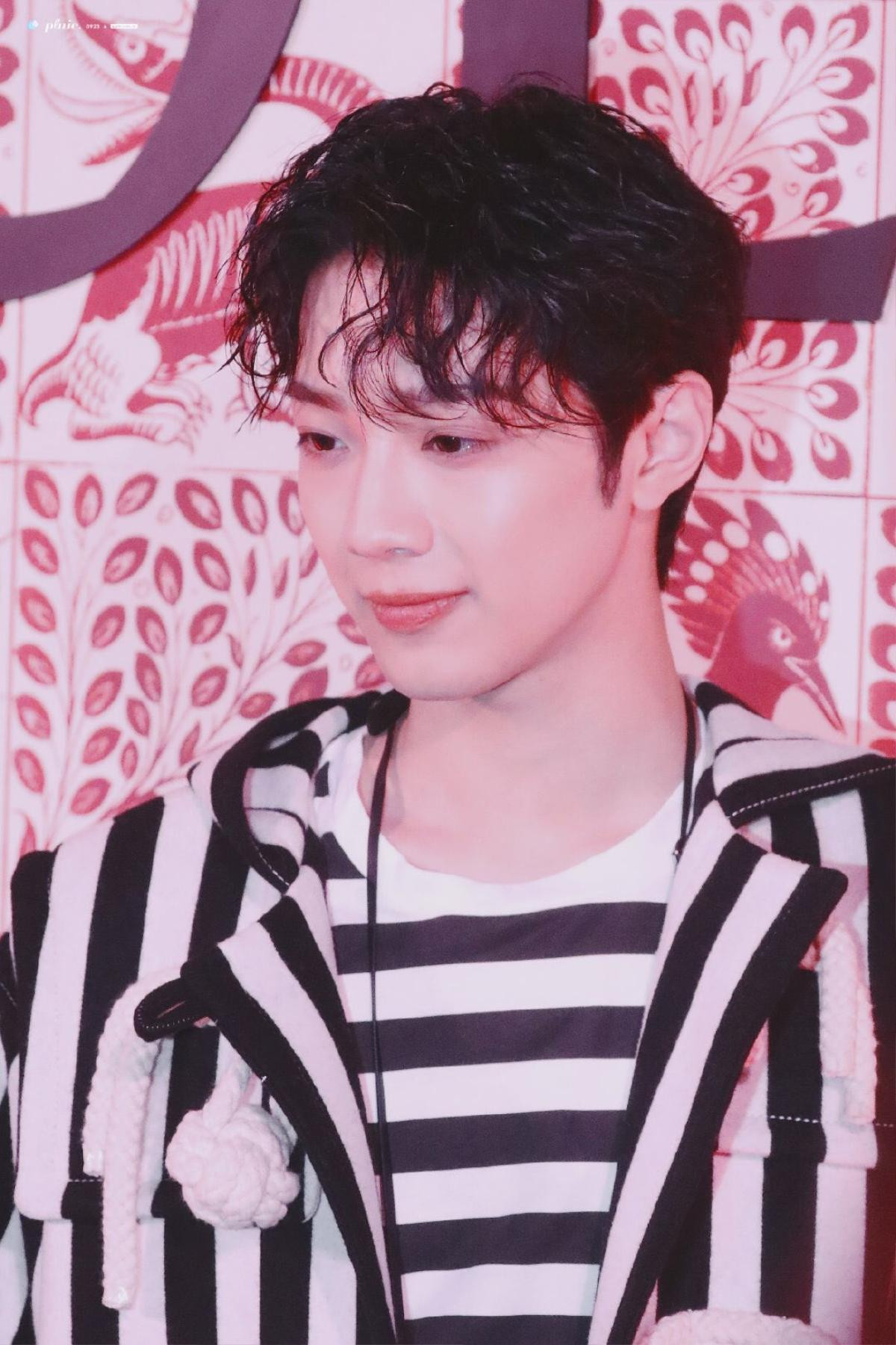 Lo lắng KuanLin (Wanna One) im hơi lặng tiếng quá lâu, fan đành hỏi thăm tình hình từ… bố anh chàng Ảnh 4