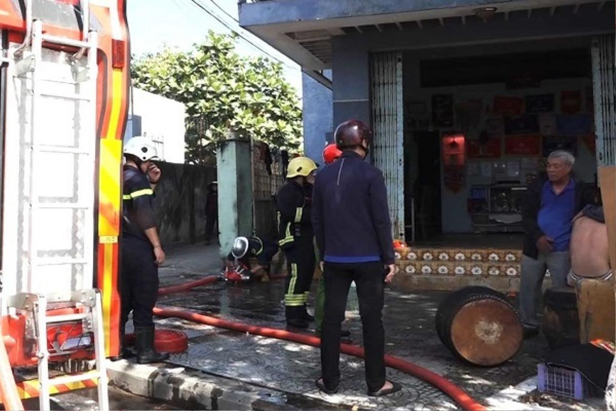 Nhậu say về, người đàn ông châm lửa hút thuốc gây cháy nhà và khiến con trai mắc kẹt trên tầng 2 Ảnh 3