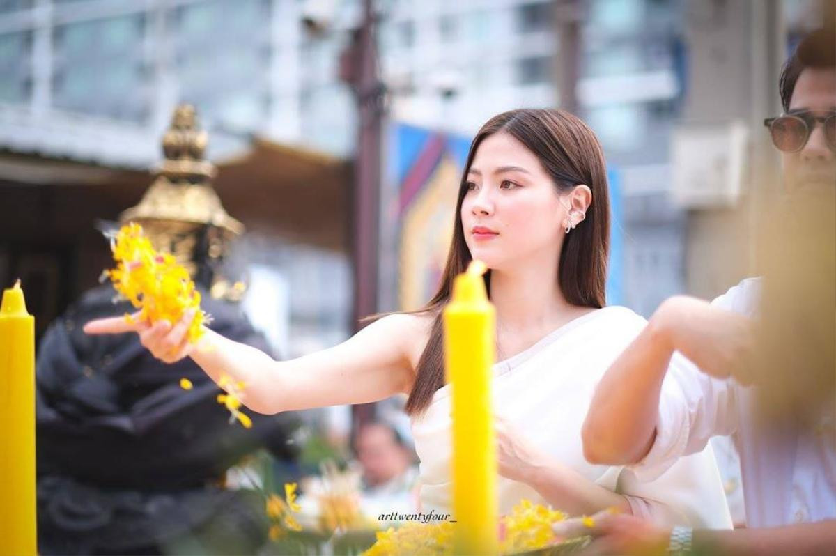 Baifern Pimchanok xinh đẹp sánh đôi cùng 'người tình 10 năm' Mario Maurer tại lễ khai máy phim điện ảnh 'Laser Candy' Ảnh 7