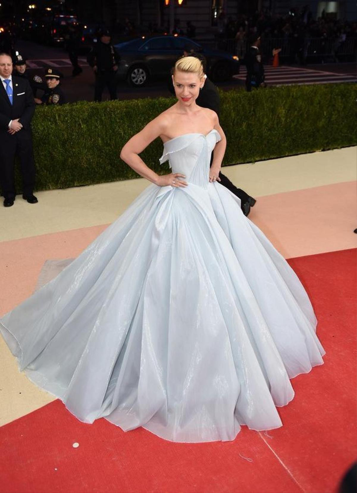 Nhớ lại siêu phẩm ‘váy Lọ Lem’ tại Met Gala 2016, Claire Danes tiết lộ phải nhờ đồng nghiệp giúp đi vệ sinh Ảnh 4