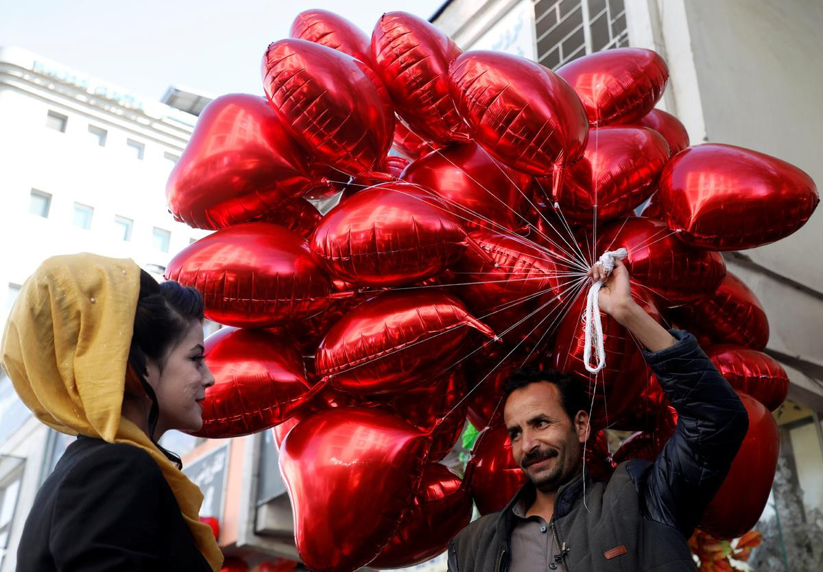 Chạy mất dép với 'bé' Cupid Minh Dự cùng lời chúc 'không thể nghiệp hơn' trong ngày lễ tình nhân Ảnh 1