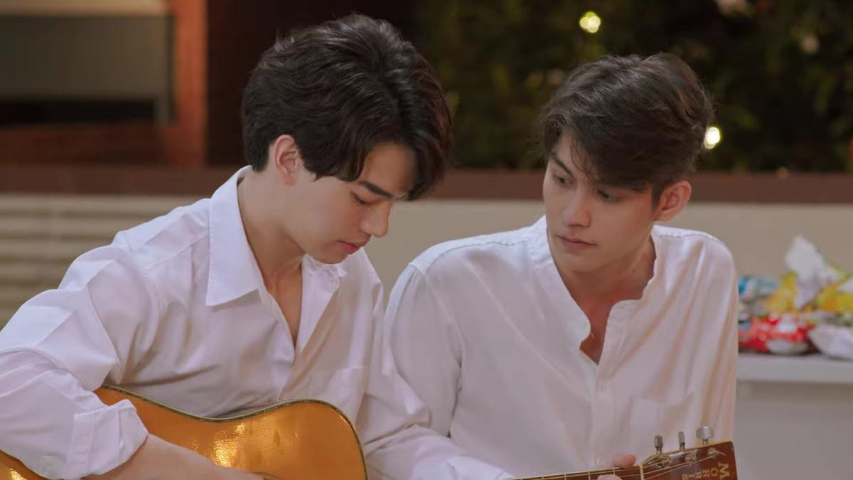 '2gether The Series - Bởi vì chúng ta là một đôi': Phát hờn vì sự ngọt ngào của cặp đam mỹ yêu hờ hóa thật. Ảnh 12