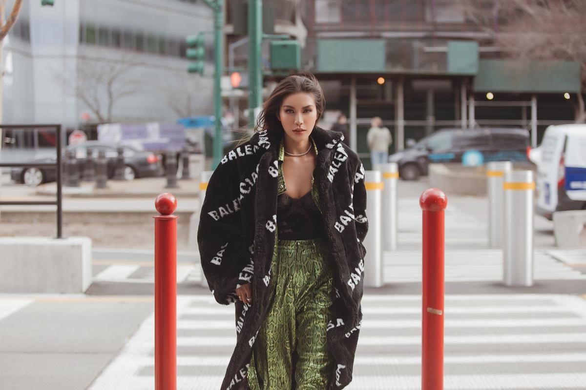 New York Fashion Week ngày đầu tiên, Minh Tú cá tính trong outfit màu neon nổi bật Ảnh 5